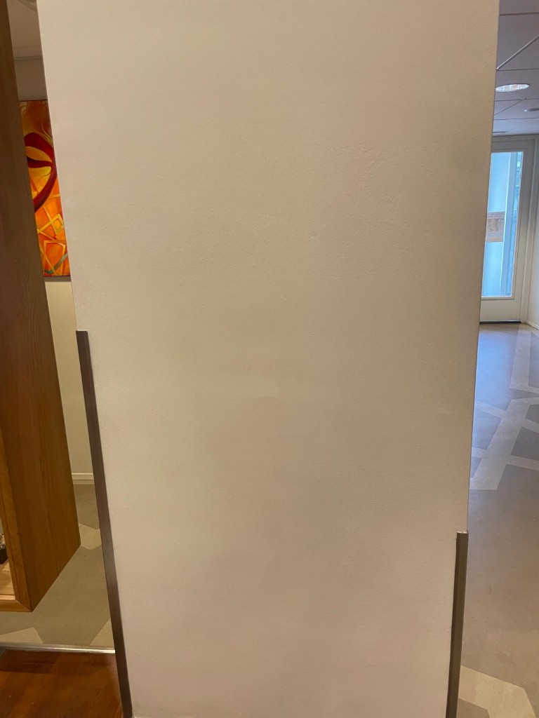 Na: wand strak en schoon